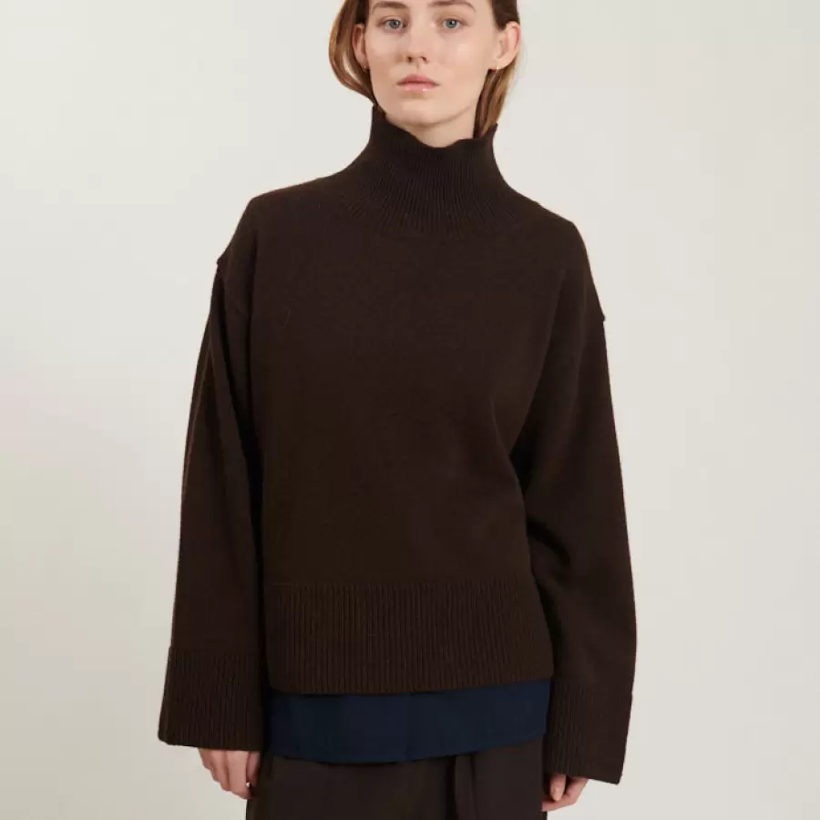 Basic Apparel - Cady T-Neck, Chocolate Torte