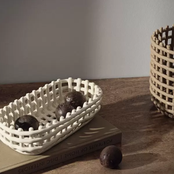 ferm LIVING - Ceramic Basket Oval, Offwhite