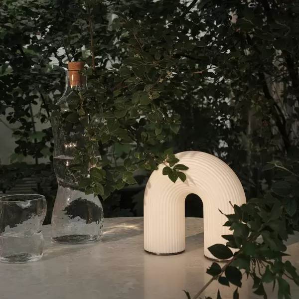 ferm LIVING - Vuelta bærbar lampe, Hvid