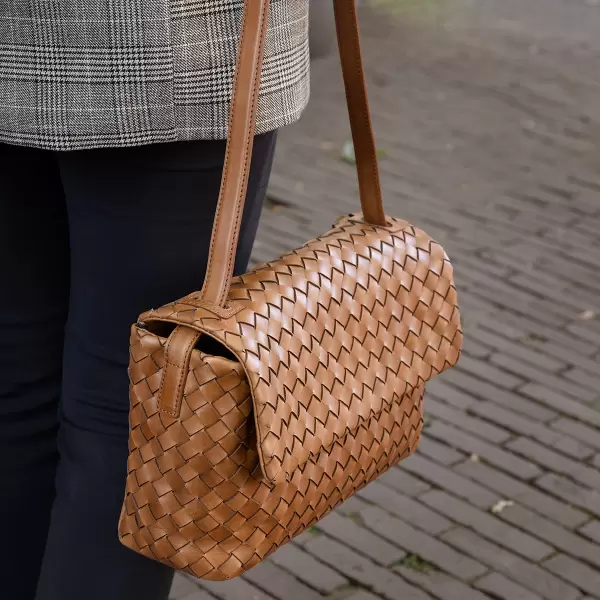 O My Bag - Skuldertaske Kenzie Woven, Cognac Classic Leather